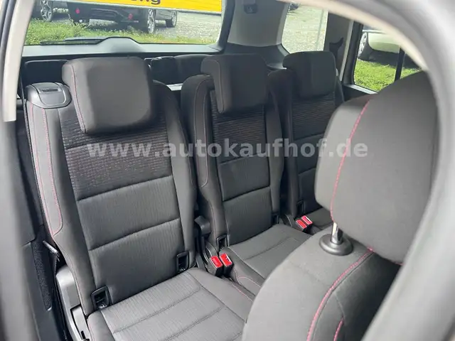Volkswagen Touran view 15