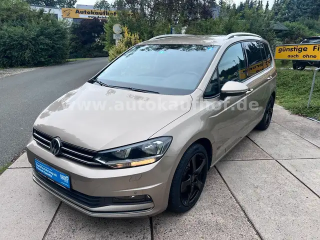 Volkswagen Touran view 3
