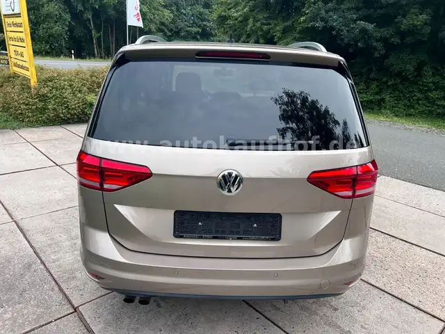 Volkswagen Touran view 6