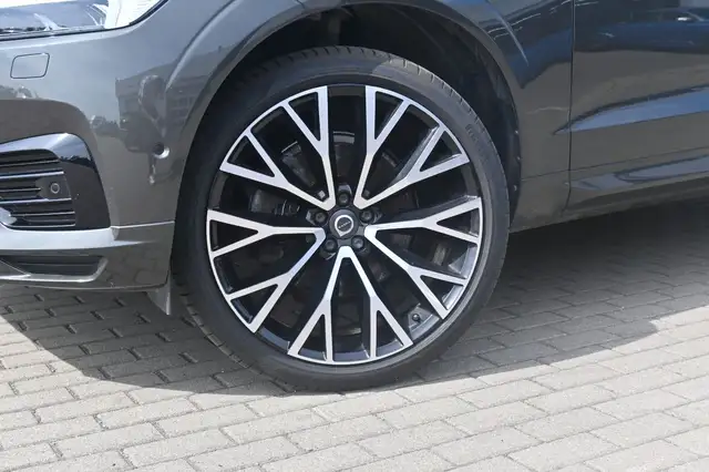 Volvo XC60 view 11