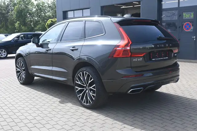 Volvo XC60 view 3