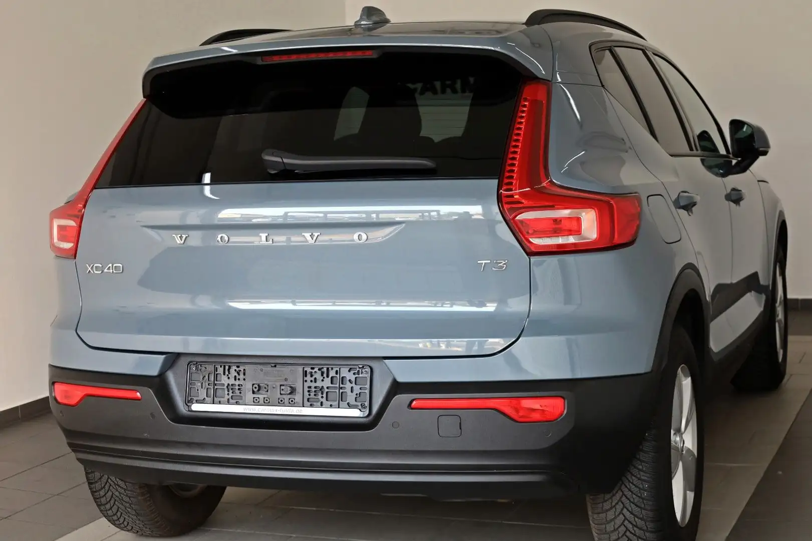 Volvo XC40 Momentum Core,Navi,LED,PDC,DAB Šedá - 2