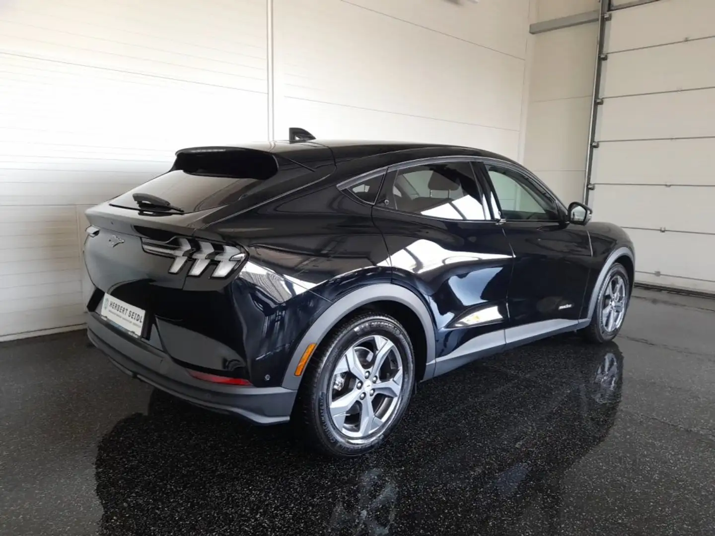 Ford Mustang Mach-E EXTENDED RANGE Aut. *TECHNOLOGIEPAKET / 18 ZOLL / VOLL LED & FLA / 360° KAMERA / VOLLEDER & SHZG / E-KLAPPE* Schwarz - 2