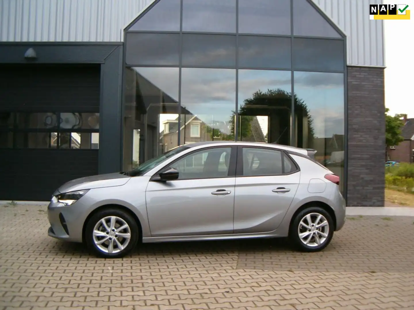 Opel Corsa 1.2 Edition + pakket Gris - 1