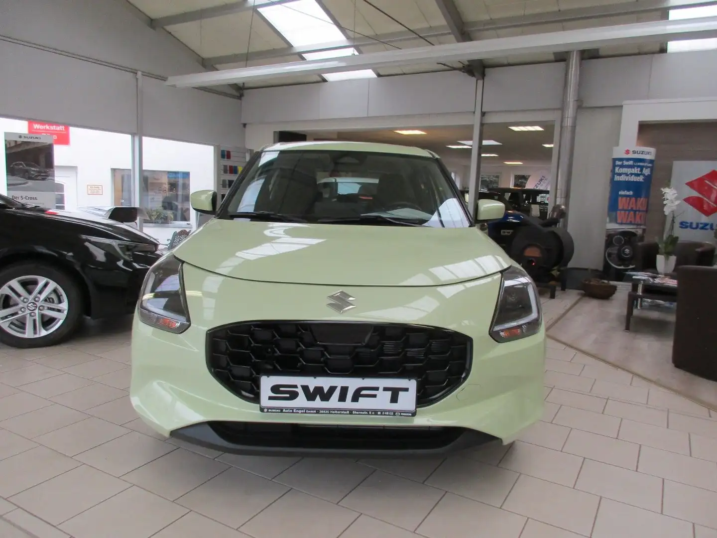 Suzuki Swift 1.2 HYBRID Club  Sofort Geel - 2