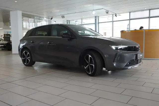 Opel Astra view 7