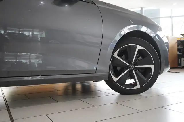 Opel Astra view 8
