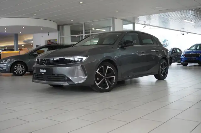 Opel Astra view 3
