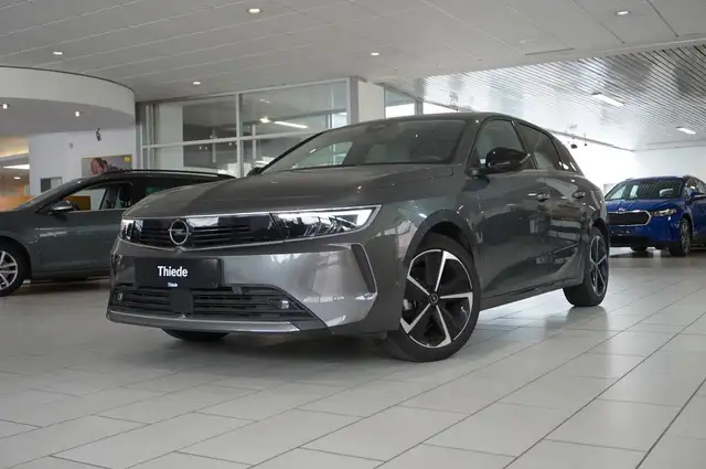 Opel Astra view 4