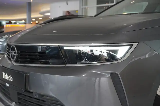 Opel Astra view 5