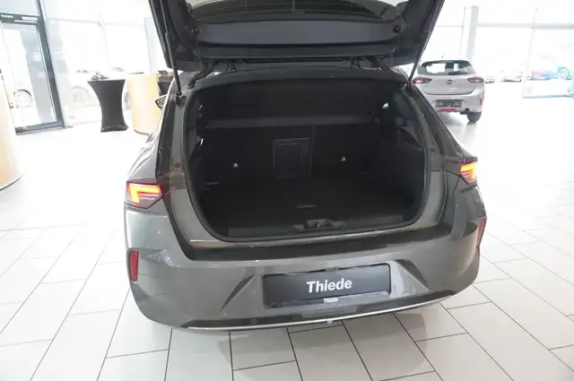Opel Astra view 12