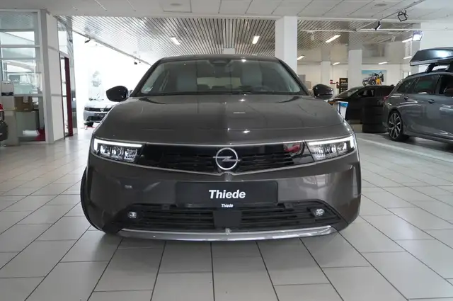 Opel Astra view 6