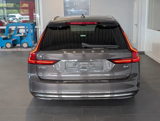 Volvo V90 view 6