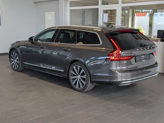 Volvo V90 view 5