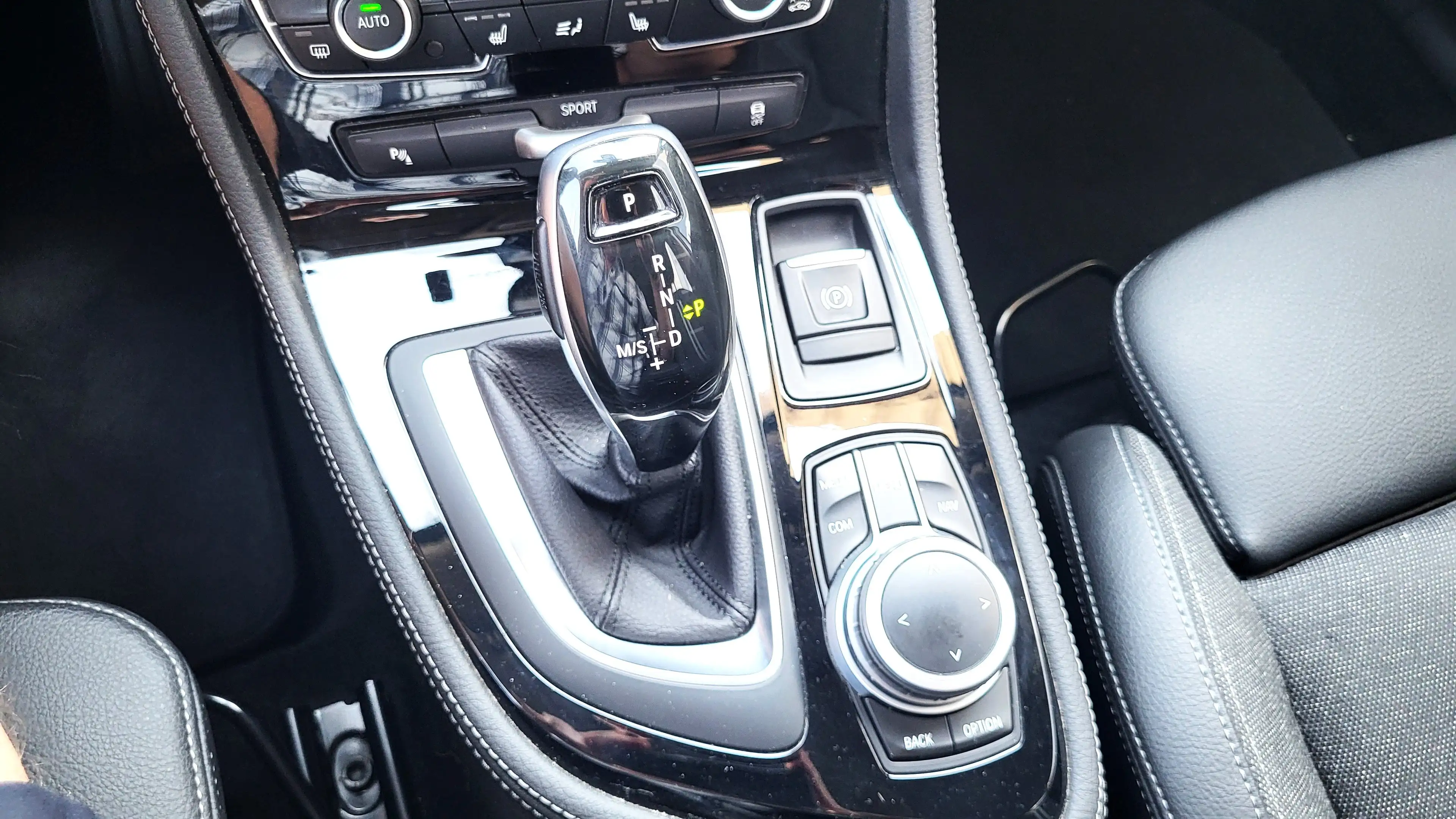 BMW 216 216d Active Tourer — photo 12