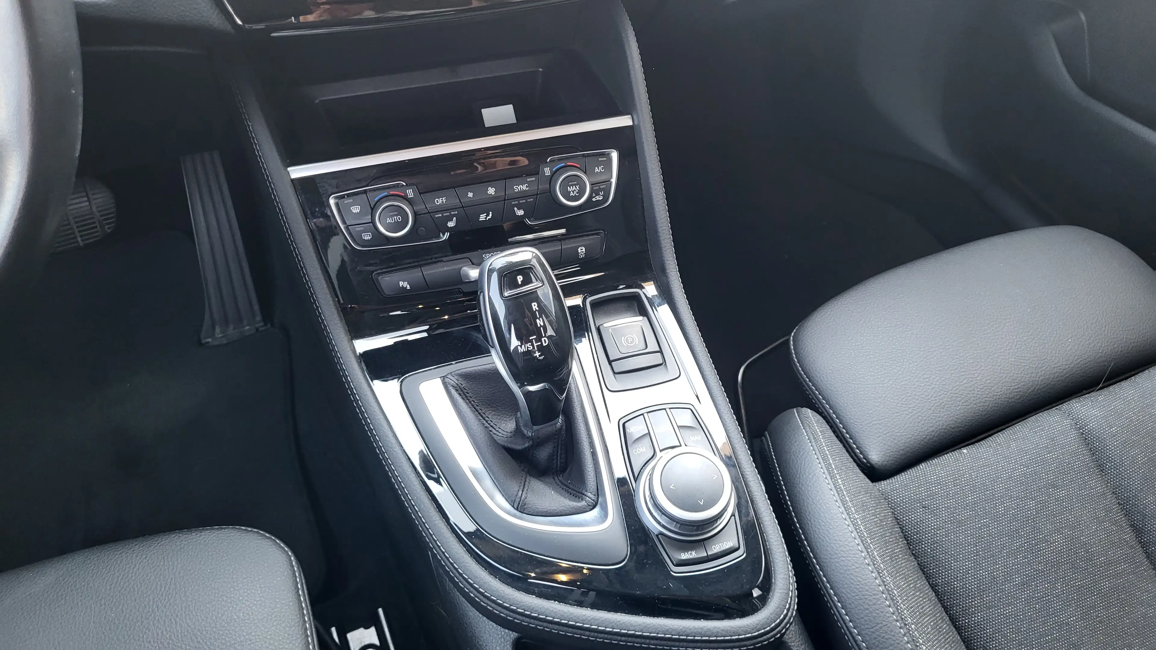 BMW 216 216d Active Tourer — photo 6