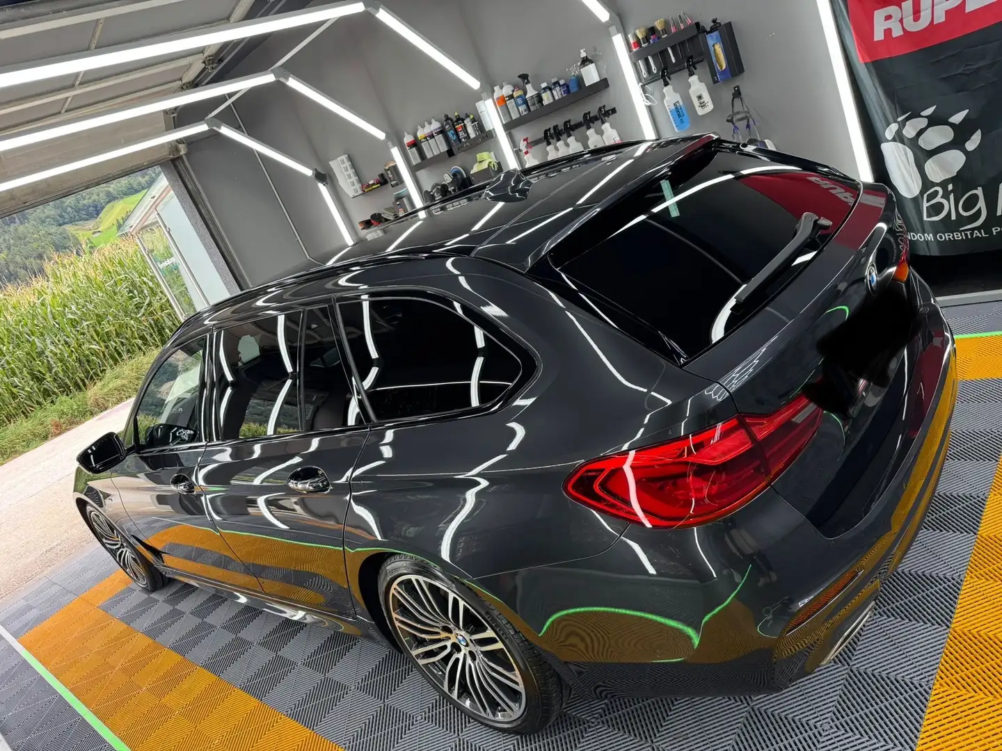 BMW 520 520d xDrive Touring Aut. Grau - 2