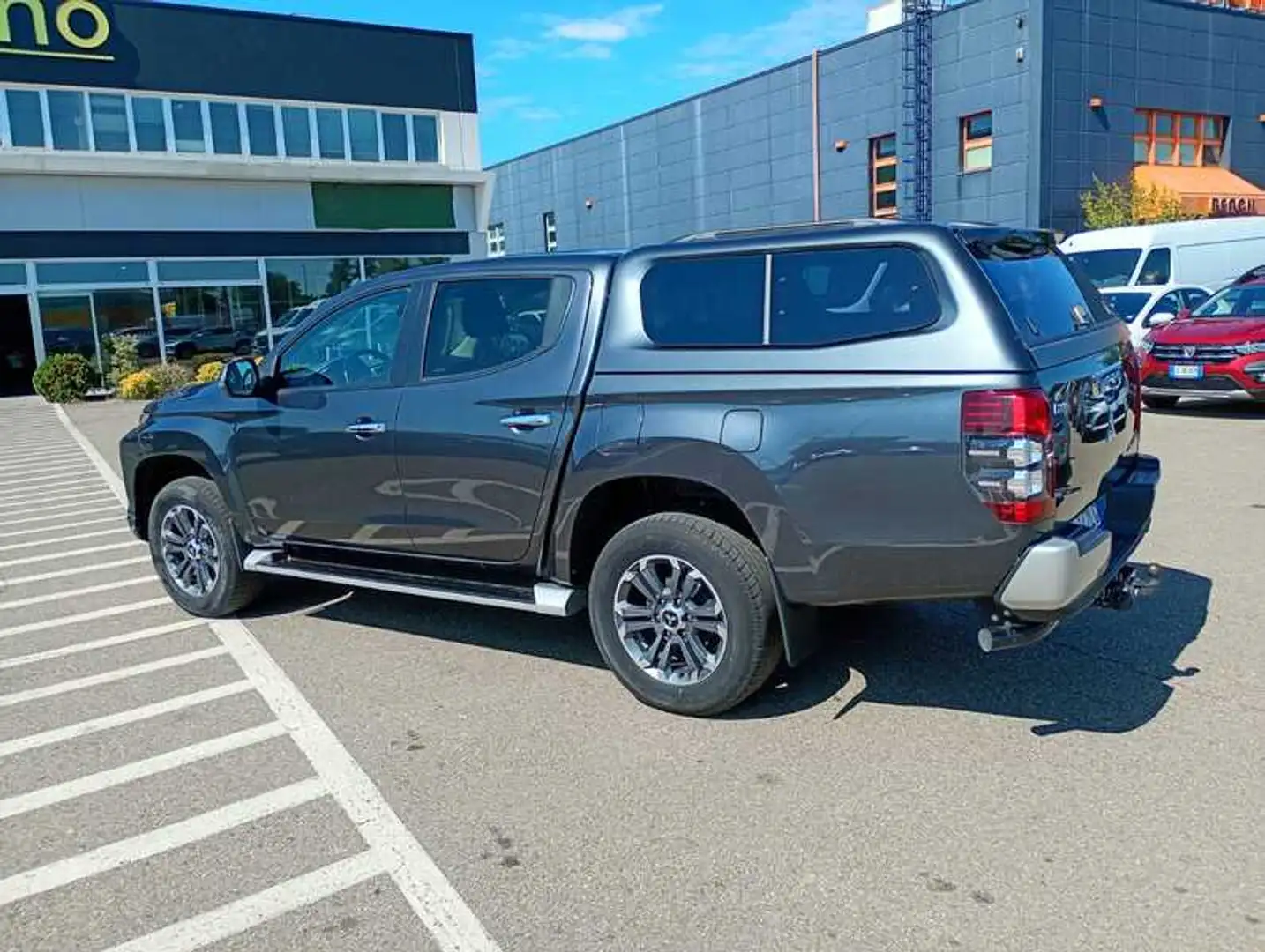 Mitsubishi L200 d.cab 2.3d Intense 4WD 150 CV Grigio - 2