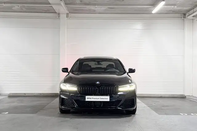 BMW 5 Series view 6