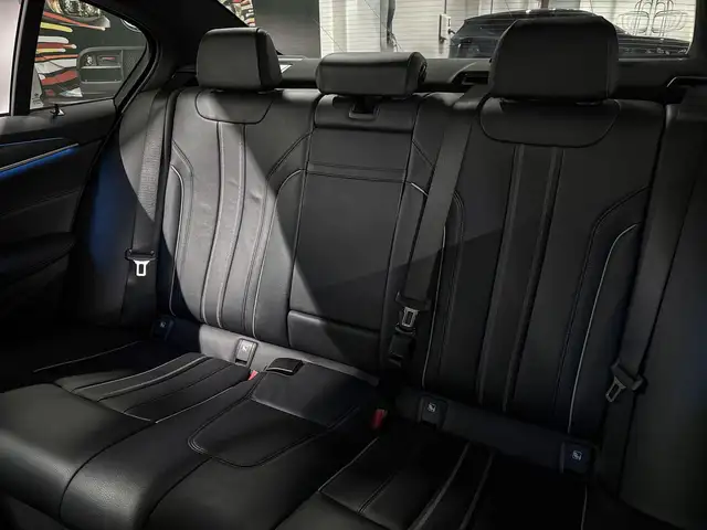 BMW 5 Series view 20