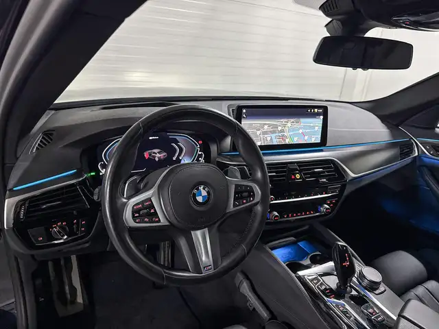BMW 5 Series view 26