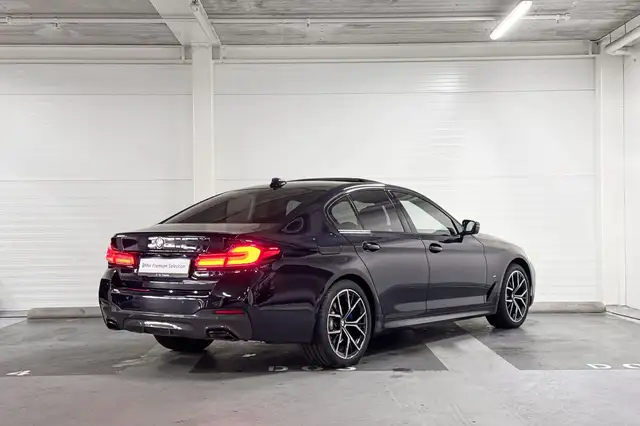 BMW 5 Series view 7