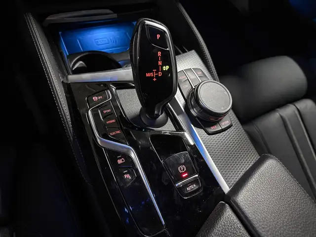 BMW 5 Series view 16