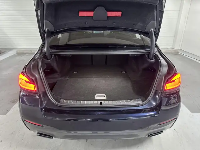 BMW 5 Series view 23