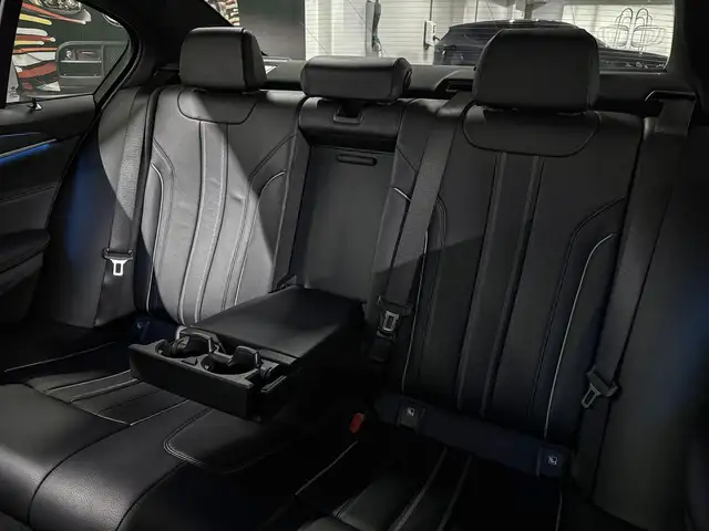 BMW 5 Series view 21