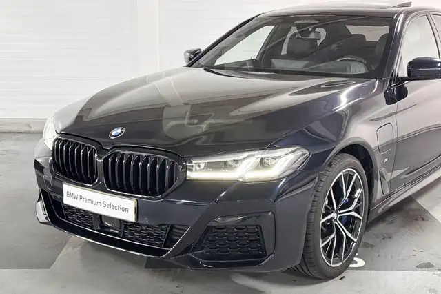 BMW 5 Series view 25