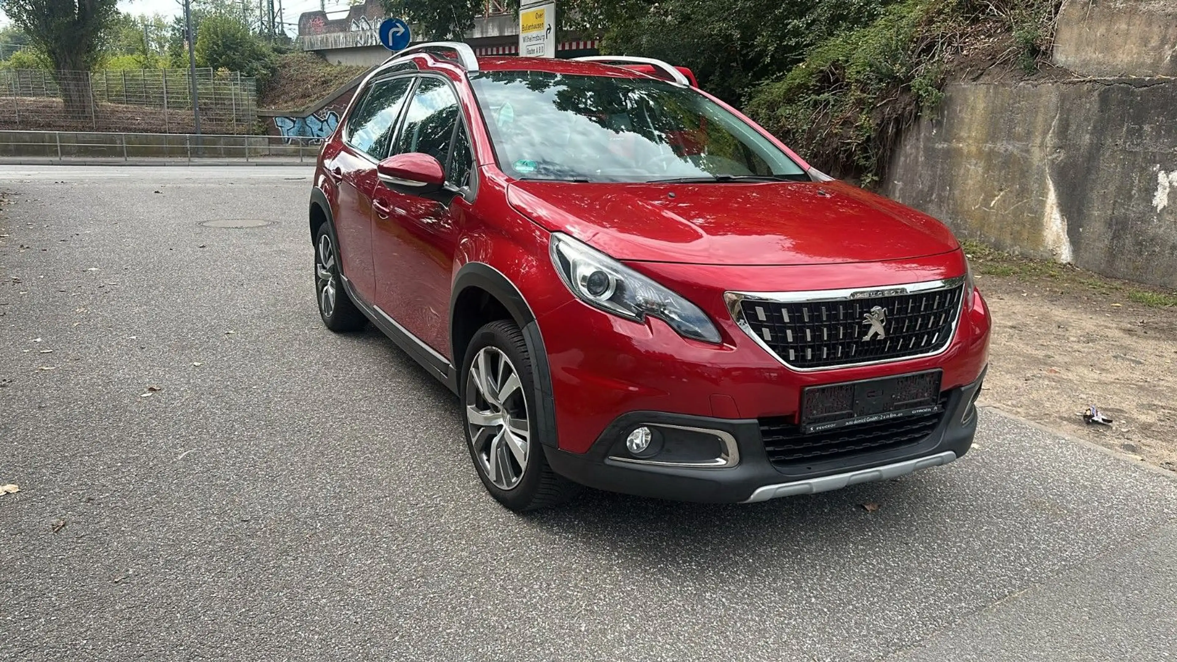 Peugeot 2008 Allure*AUTO*1HAND*1,2LI* — photo 2
