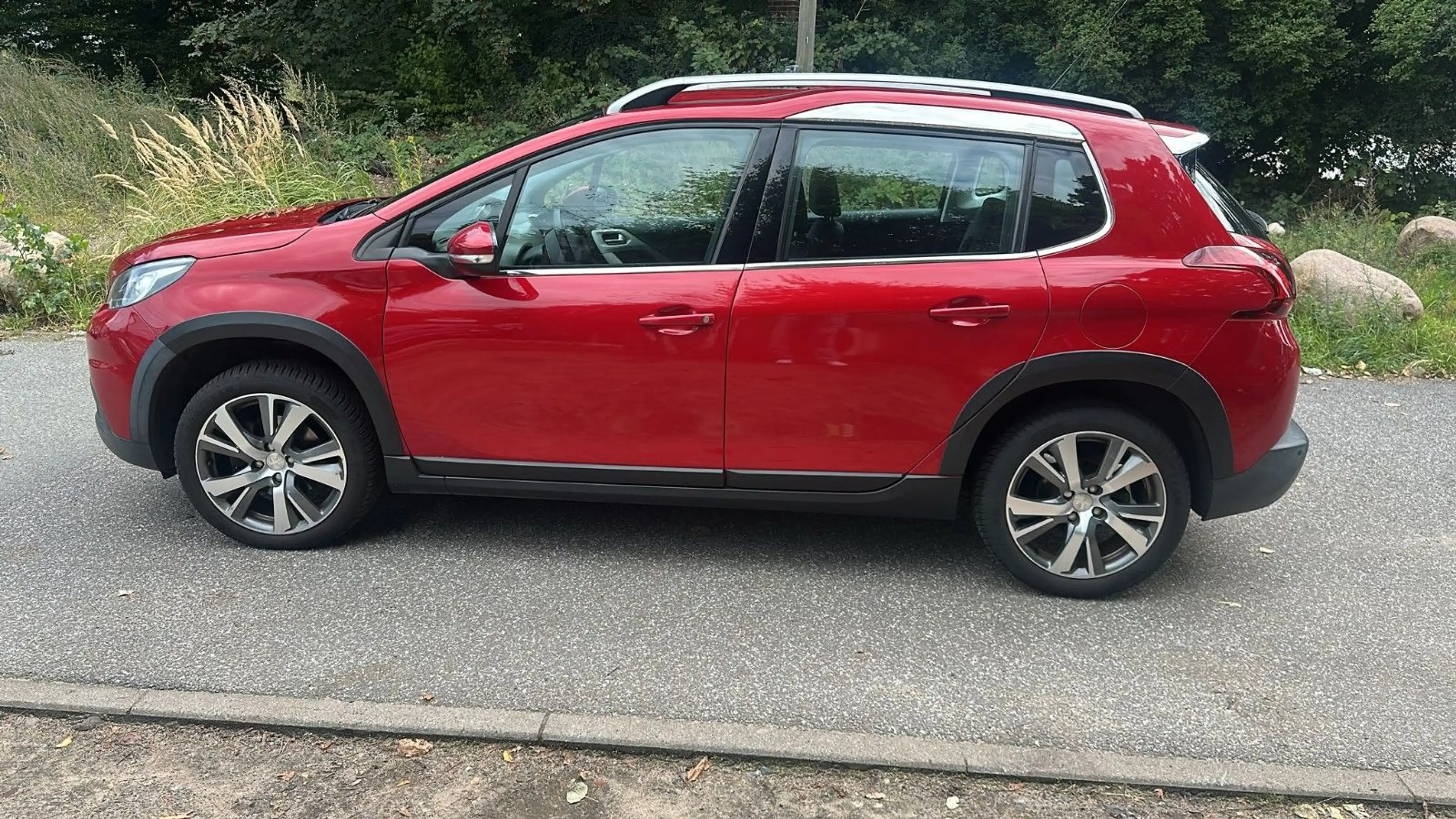 Peugeot 2008 Allure*AUTO*1HAND*1,2LI* — photo 7