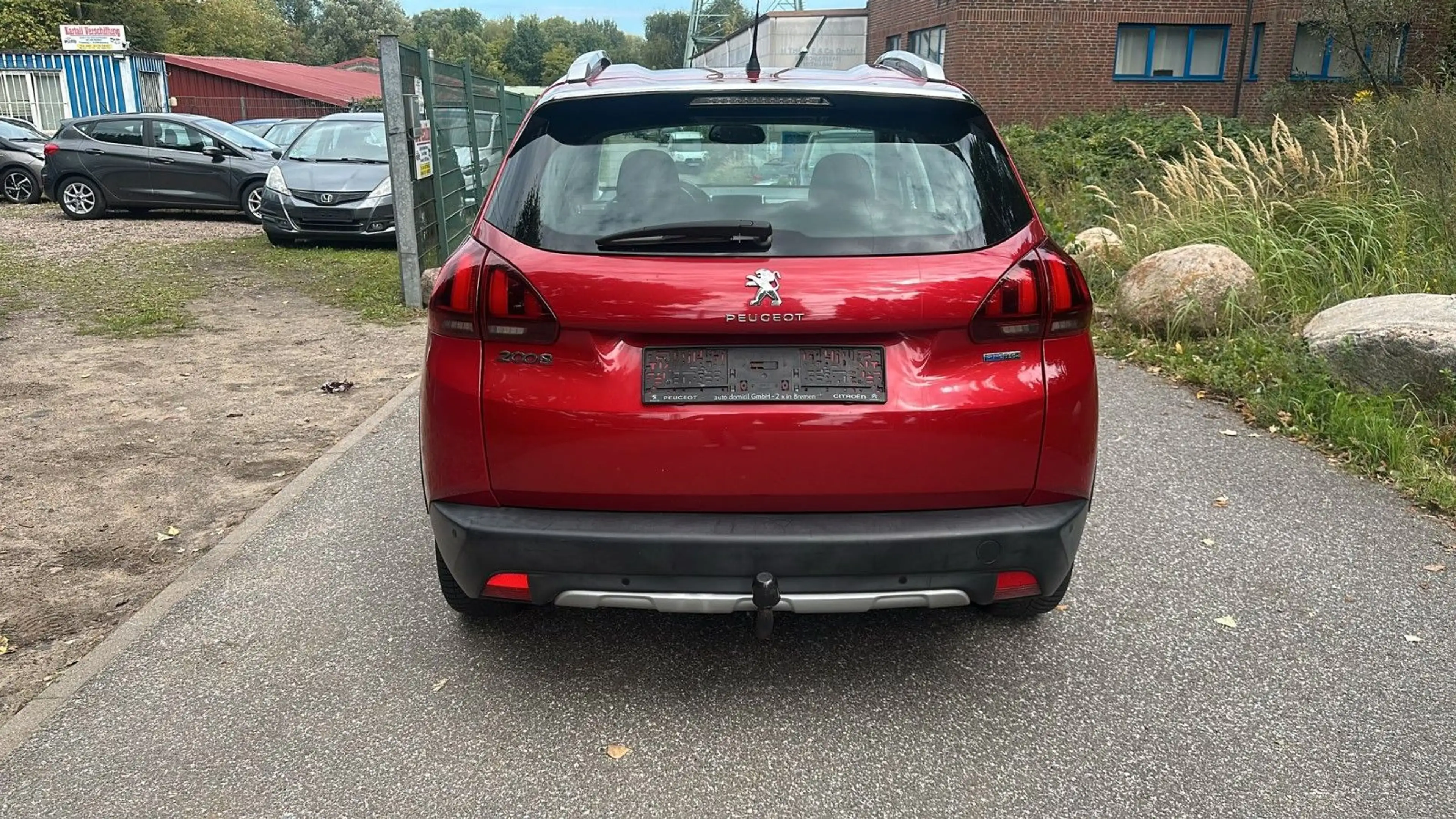 Peugeot 2008 Allure*AUTO*1HAND*1,2LI* — photo 4