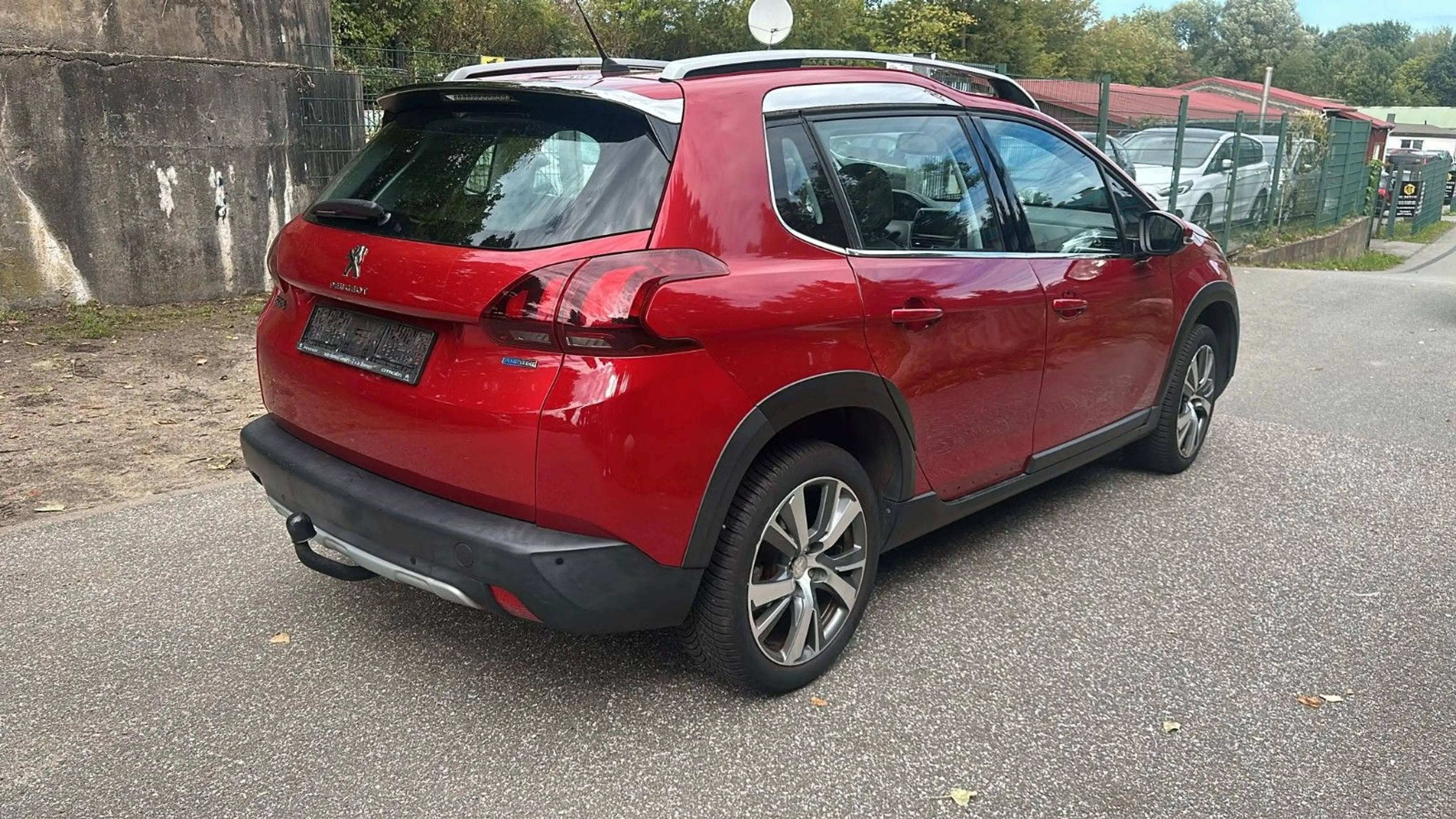 Peugeot 2008 Allure*AUTO*1HAND*1,2LI* — photo 5