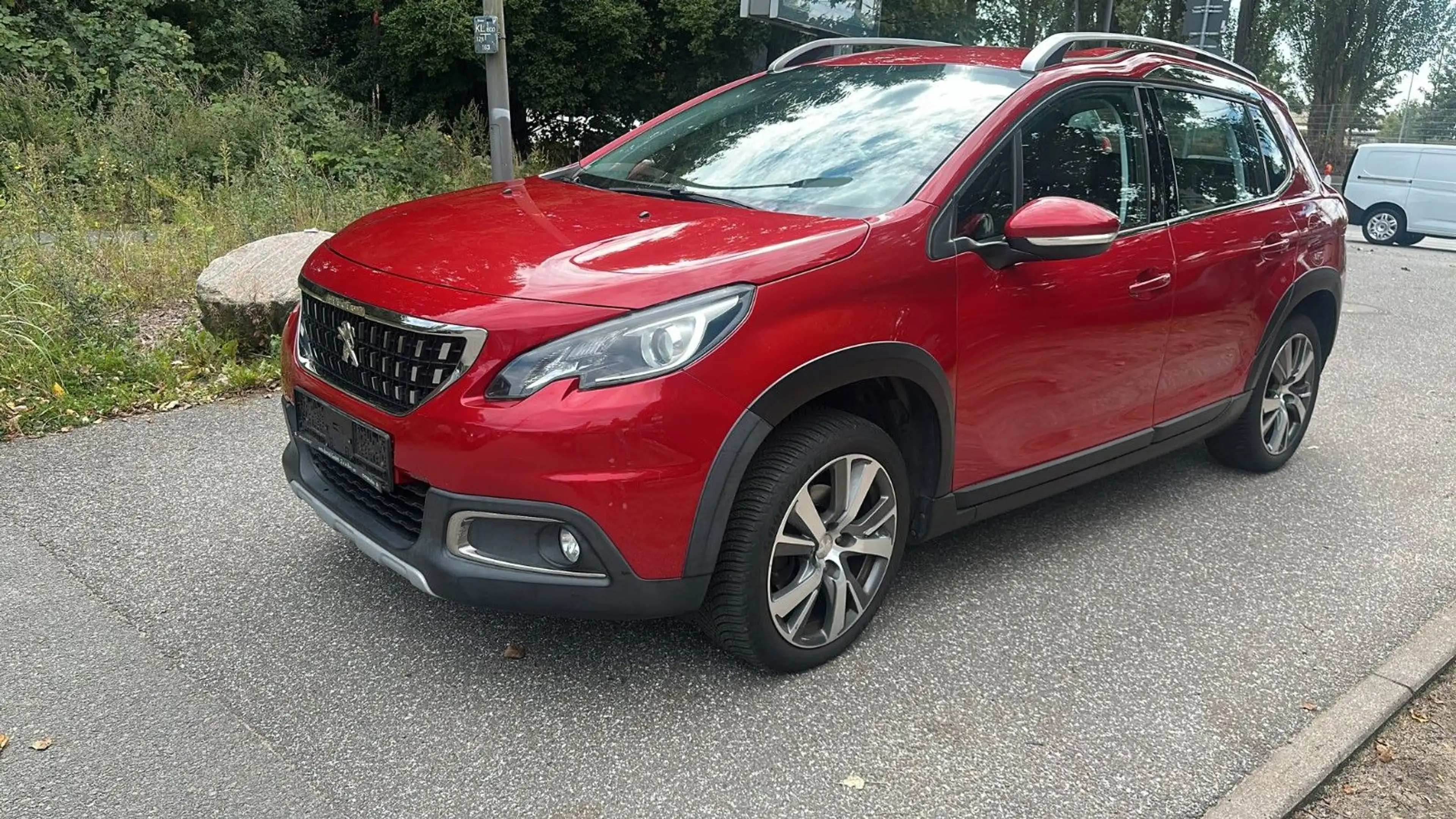 Peugeot 2008 Allure*AUTO*1HAND*1,2LI* — photo 3