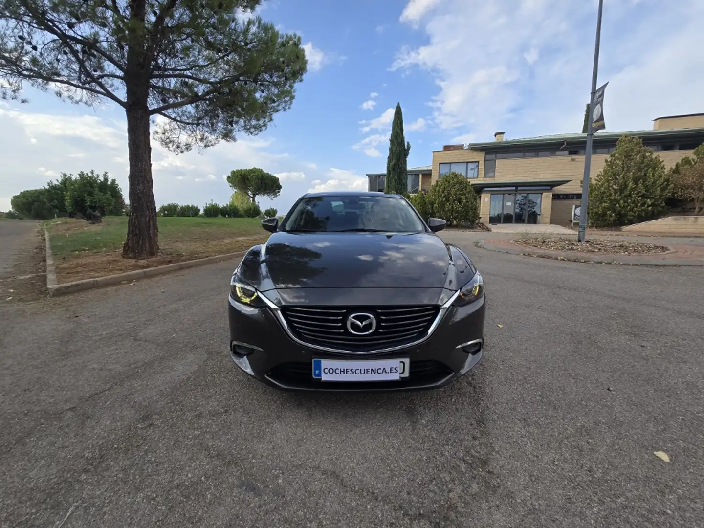 Mazda 6 2.2DE Lux.+Prem.B.(Navi) Aut. 110kW Burdeos - 2