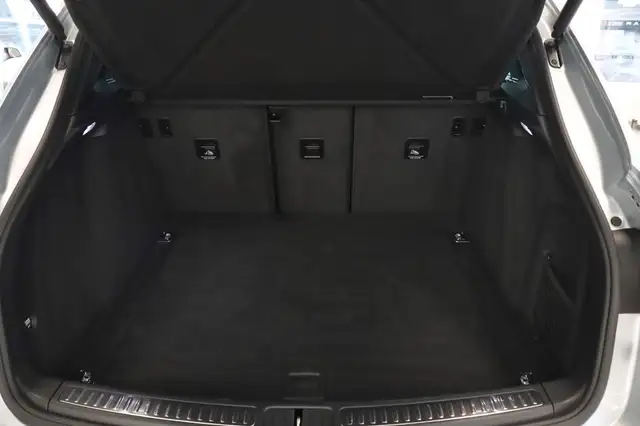 Porsche Macan view 10