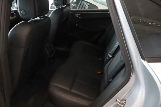 Porsche Macan view 9