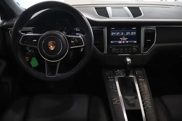 Porsche Macan view 15