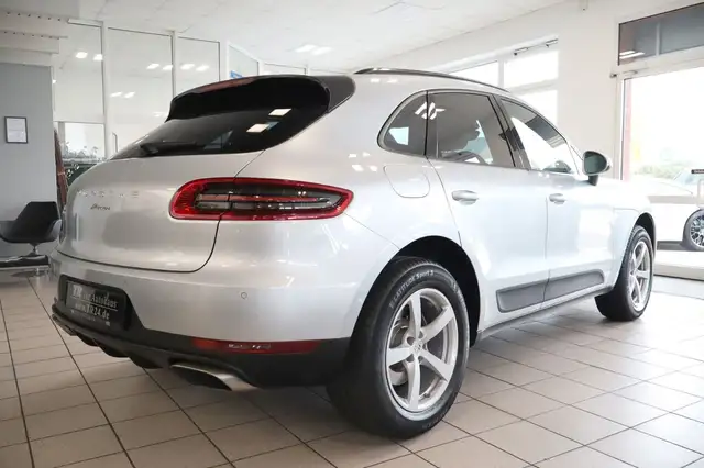 Porsche Macan view 5