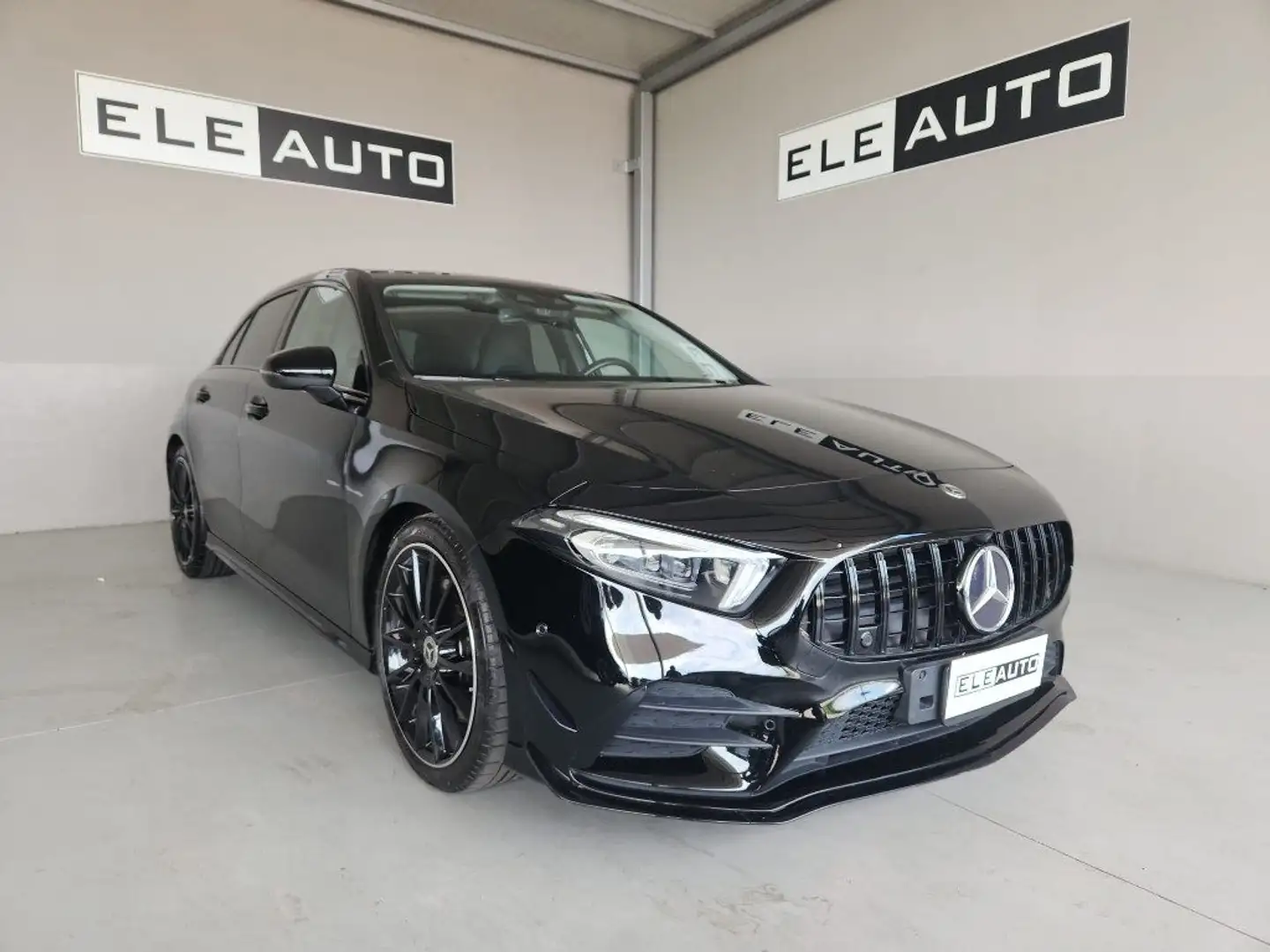 Mercedes-Benz A 250 Premium Aerokit AMG - Burmester - Multi Beam Schwarz - 1