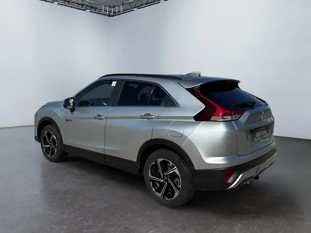 Mitsubishi Eclipse Cross view 4