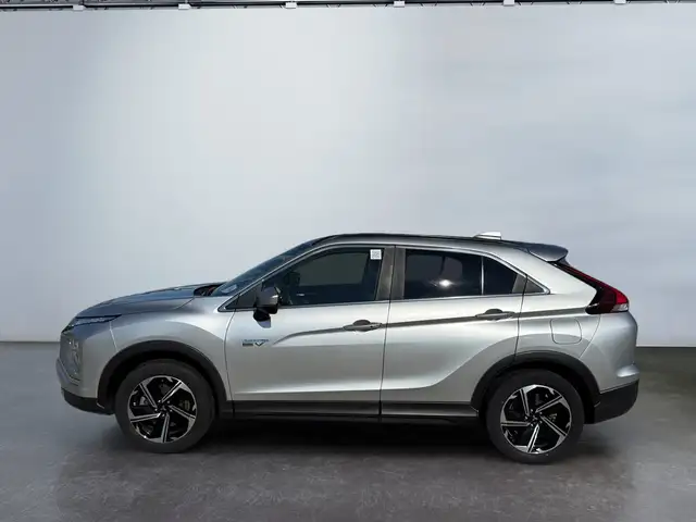 Mitsubishi Eclipse Cross view 3