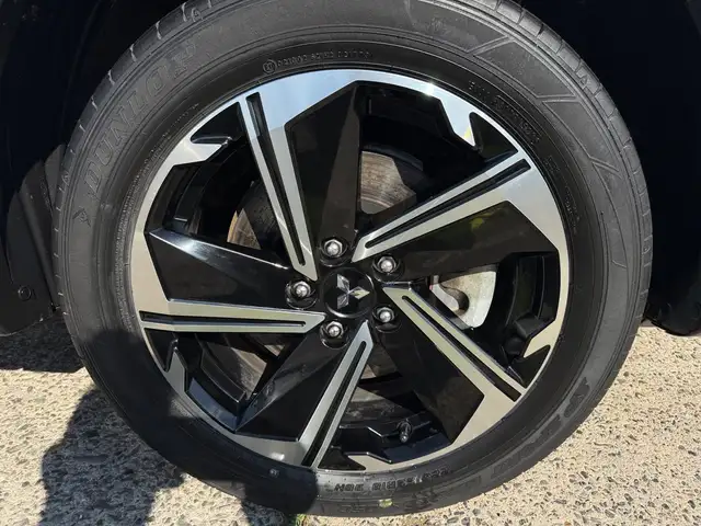 Mitsubishi Eclipse Cross view 15