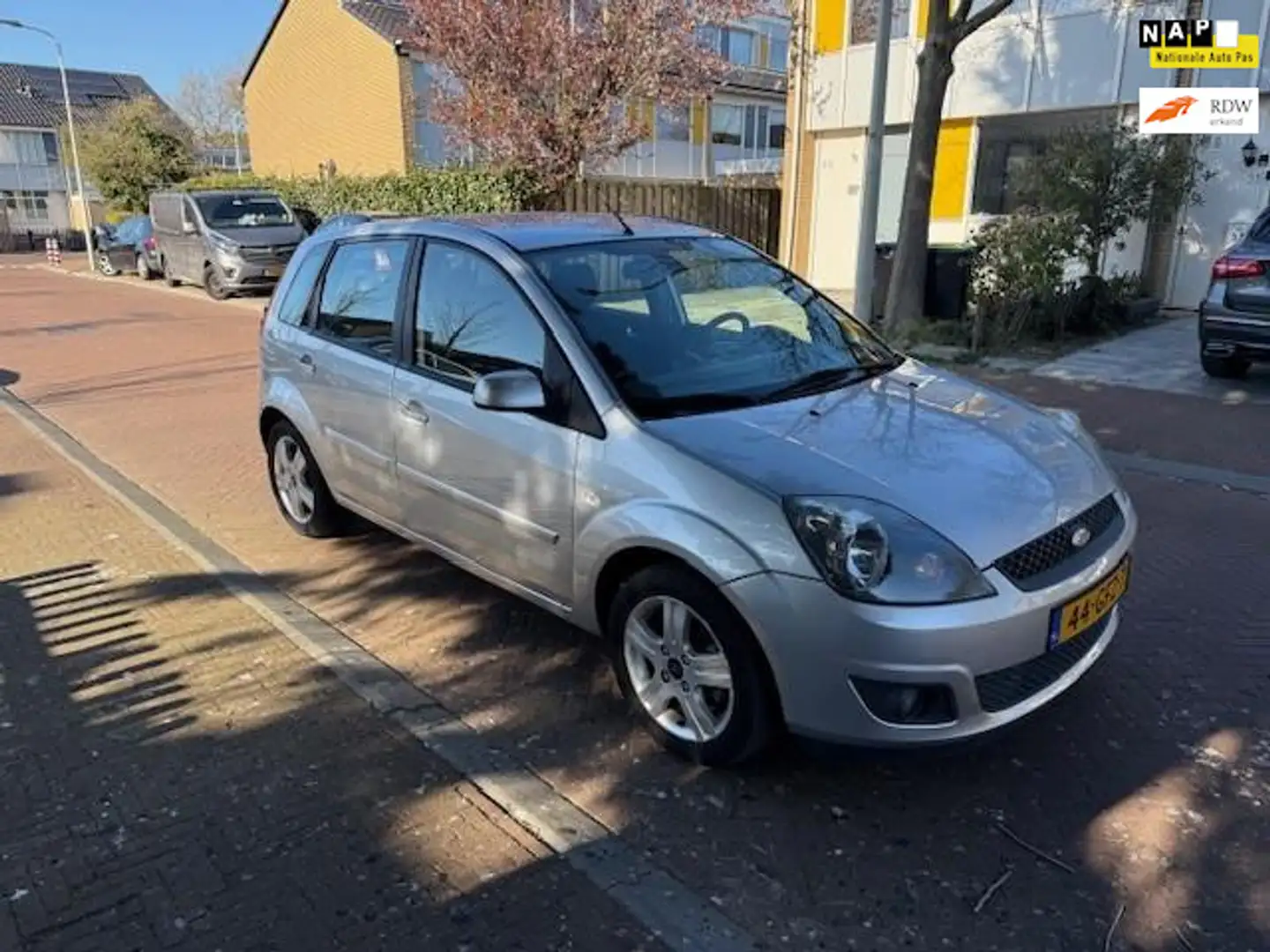 Ford Fiesta Eerste eigenaar / 63.000 NAP/ Nieuwe APK / leuke a Grijs - 1