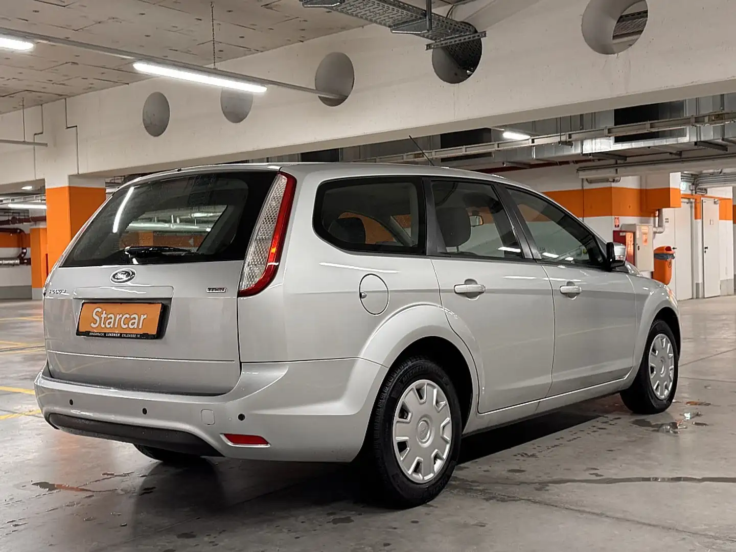 Ford Focus Traveller Trend 1,6 TDCi KLIMA* SOFORT FINANZIE... Grau - 2