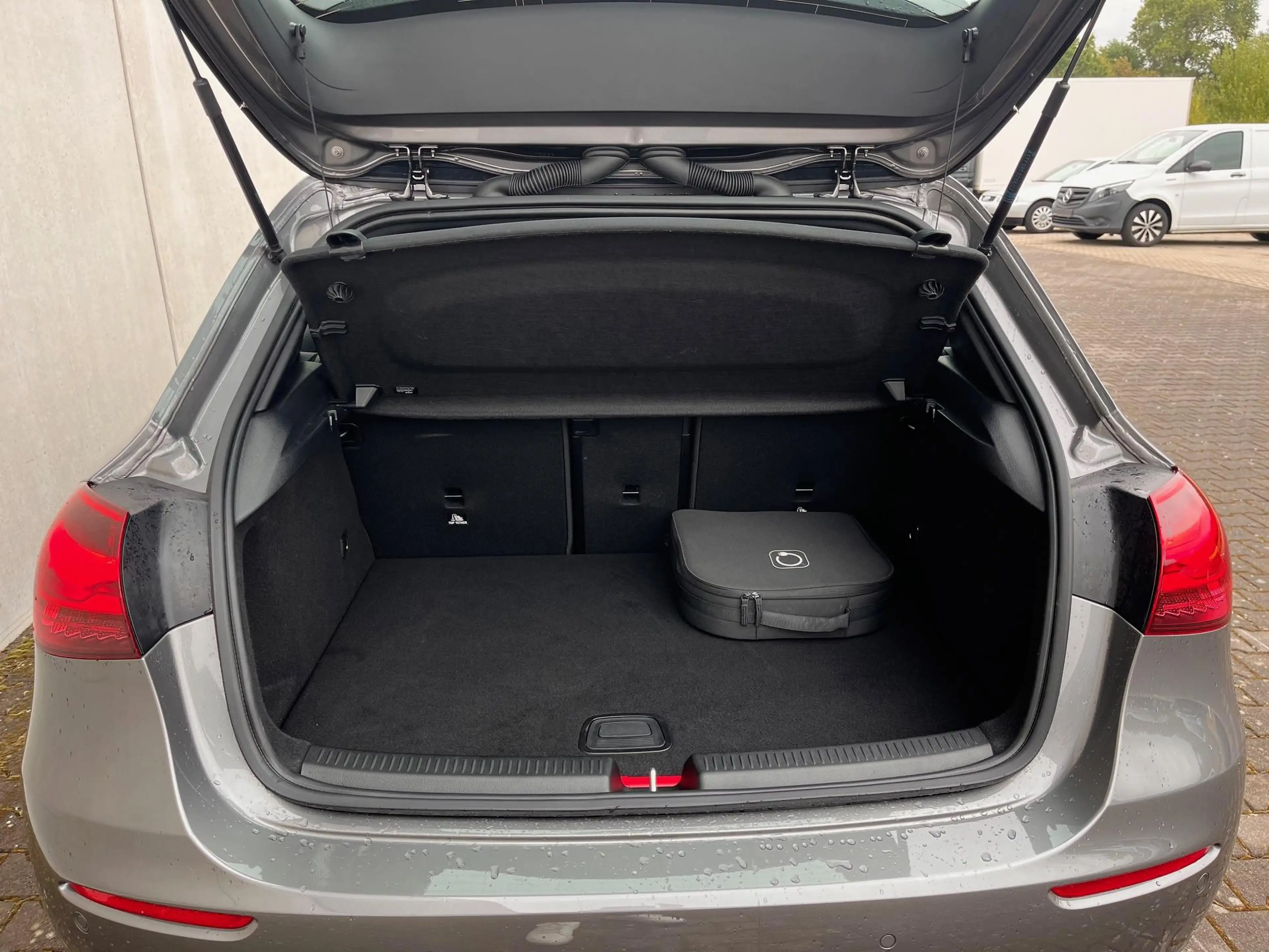 Mercedes-Benz A 250 e LuxLine met trekhaak — photo 8