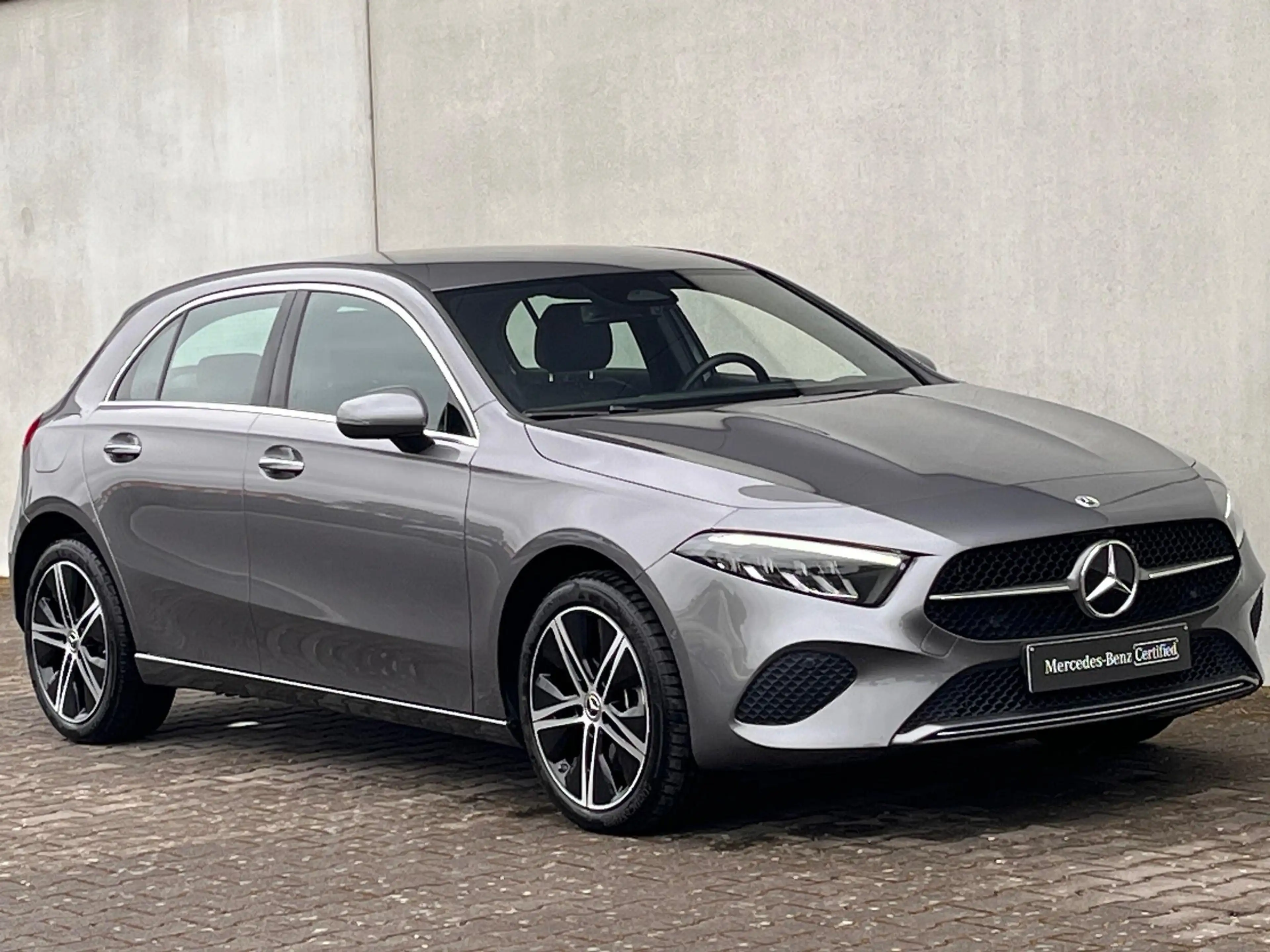 Mercedes-Benz A 250 e LuxLine met trekhaak — photo 4