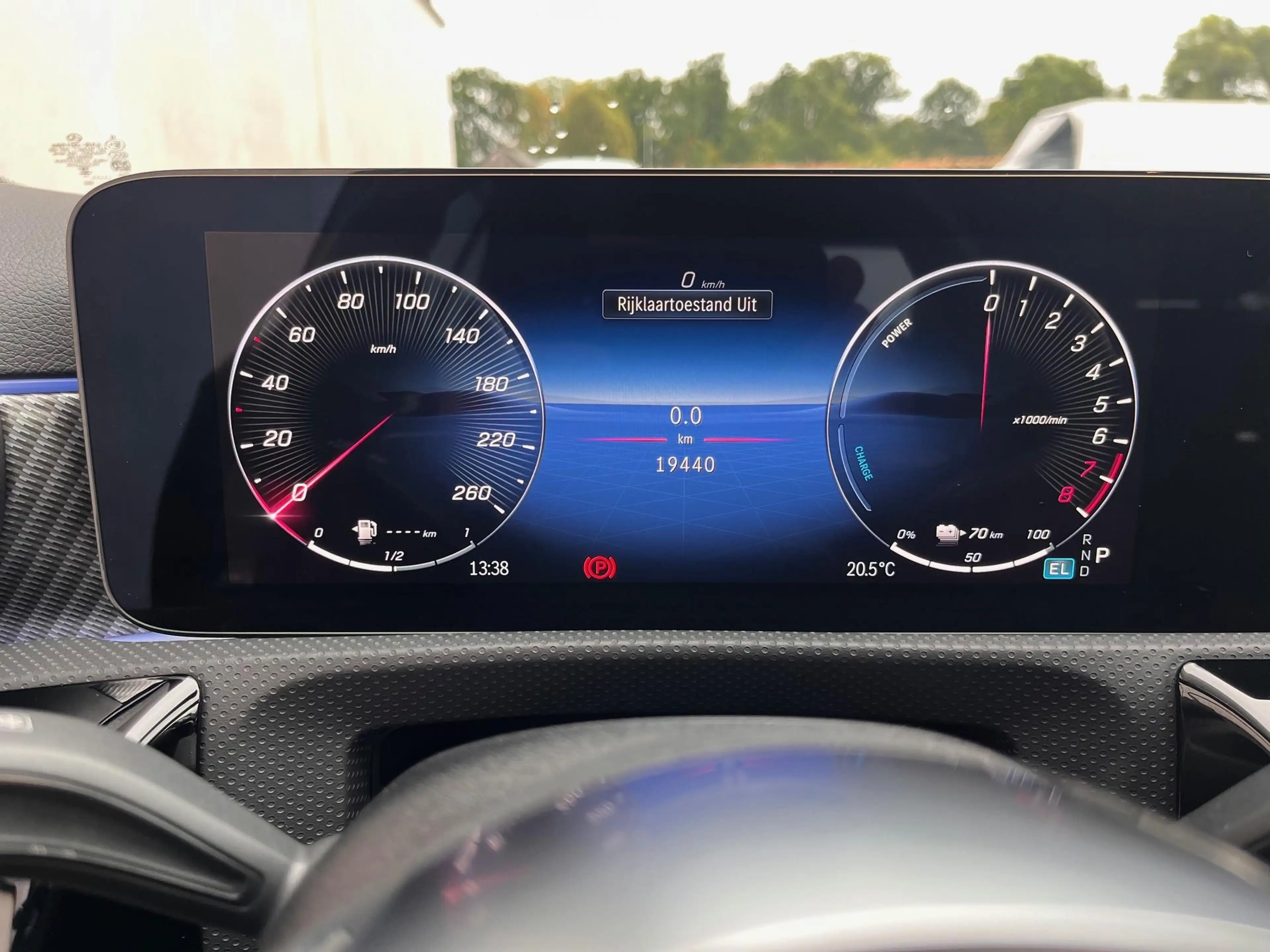 Mercedes-Benz A 250 e LuxLine met trekhaak — photo 14