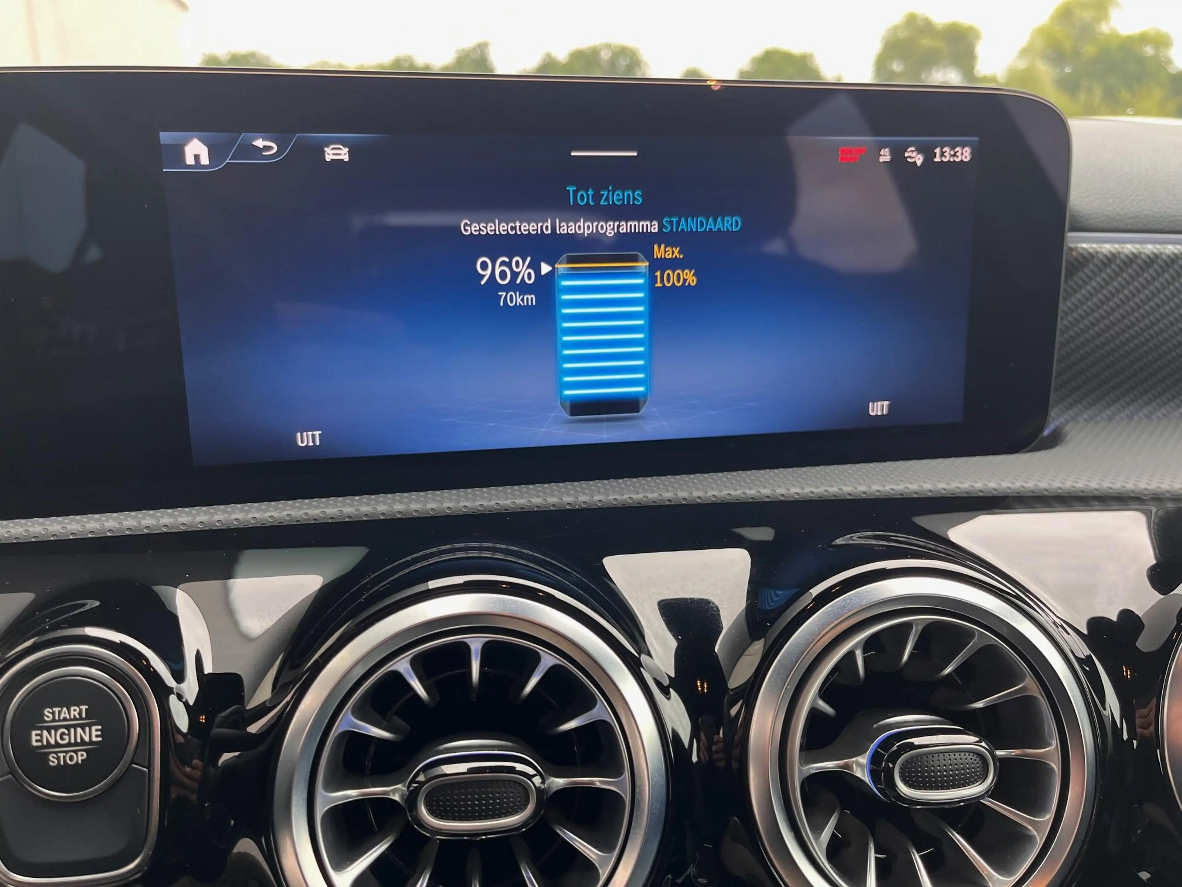 Mercedes-Benz A 250 e LuxLine met trekhaak — photo 15